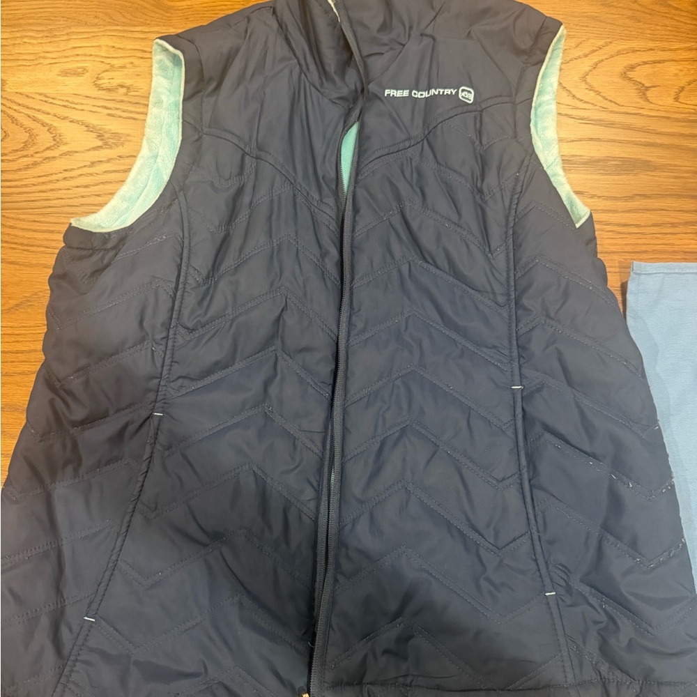 Free Country Navy Quilted Vest with light blue Trim